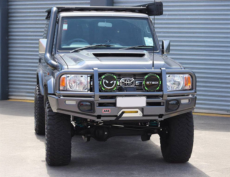 01976 | ARB Deluxe Bull Bar (Matte Black) to suit Toyota Landcruiser 70 Series Single Cab 2007-Onwards